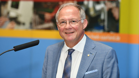 Bernd Wegner am Mikrofon