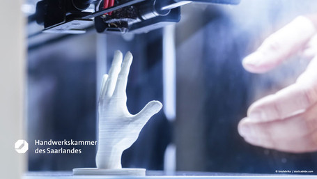 Eine gedruckte Hand aus dem 3D-Drucker